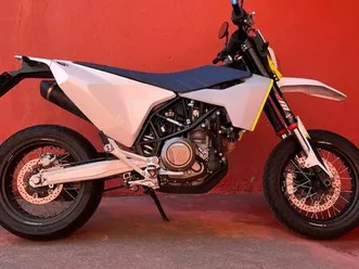 vendo husqvarna 701 supermoto (2023 - 25) usata a peschiera borromeo (codice 9828461) - moto.it