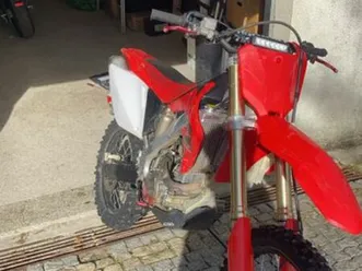 crf 250 x. . vila verde e barbudo
