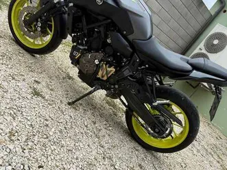 yamaha mt-07 grigio