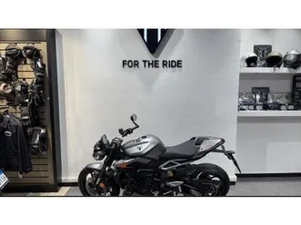 vendo triumph street triple 765 rs (2023 - 25) usata a roma (codice 9830237) - moto.it