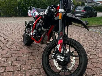swm sm 125 r supermoto zwart