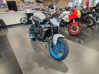 ② yamaha mt09 y-amt