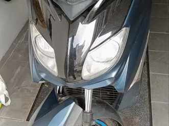 ② yamaha xmax 250 scooter 2011