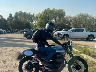 moto guzzi v7 racer. 2017