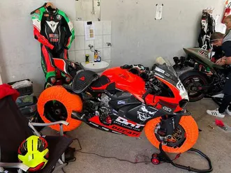 ducati panigale v4 traumbike, ready to race!