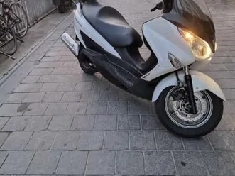 ② suzuki burgman 125 cc