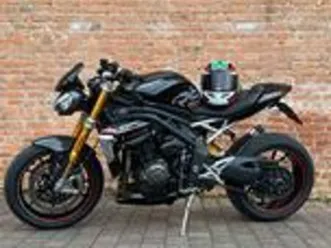 triumph speed triple 1200 rs