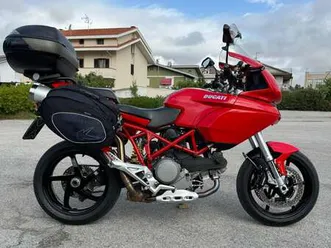 ducati multistrada 1100 motore con frizione a olio rosso