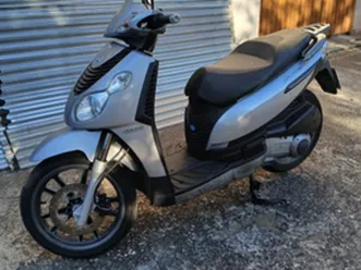 piaggio carnaby 200 patente a2