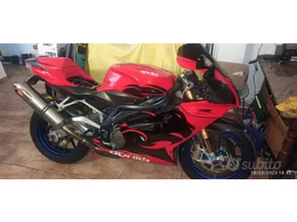 moto aprilia rsv 1000