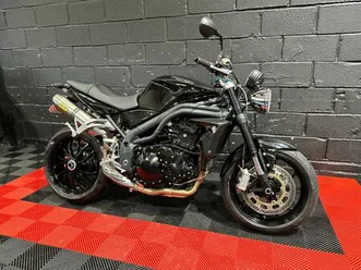 2010 triumph speed triple 1050 a vendre