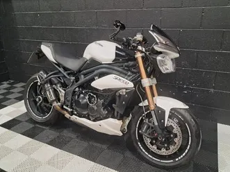 2010 triumph speed triple 1050 a vendre