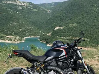 ducati monster 821 stealth nero