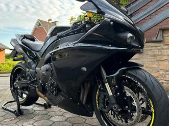 yamaha r1 rn22 akrapovic | garagenfahrzeug | neuer service