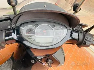 aprilia scarabeo 200