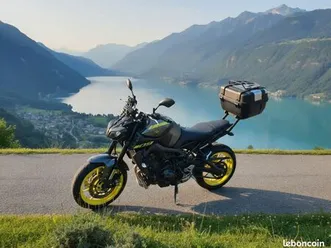 moto yamaha mt 900 +top sase 52 l+sacoche reservoir squad port usb