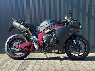 yamaha r1