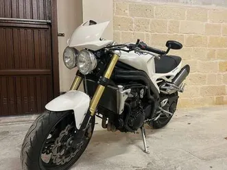 triumph speed triple 1050 r bianco