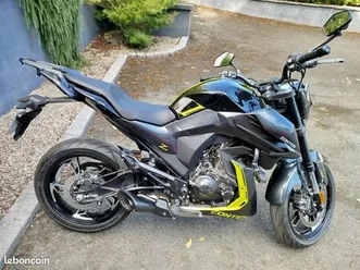 moto zontes 125 modèle urban de 2024, 525 kms , coloris noir et jaune, état neuf