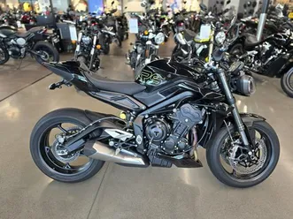 2025 triumph street triple rs