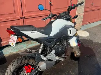 2017 honda grom for sale, asking $4000. low kilometres, -490 km