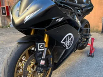 r1 08 pista immatricolata