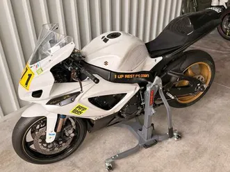 suzuki gsx r750 k7 rennstrecke