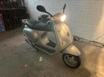② vespa et4 125 cc , année 2003 , 13000km