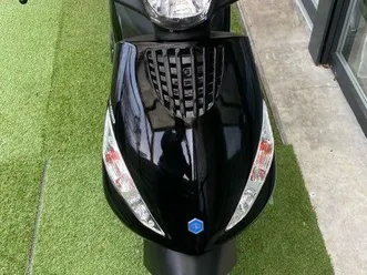 scooter piaggio zip