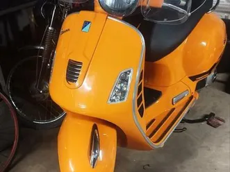 ② vespa gts 125 avec seulement 1600 km ! ! !