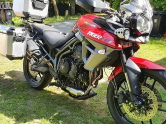 triumph tiger 800