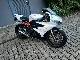 triumph daytona 675 r