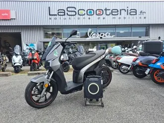 silence s01+ 2025 125 cm3 | scooter | 1 800 km | gris | 38400 st martin d'heres