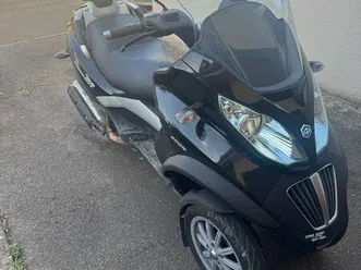 piagio mp3 400lt (se conduit avec le permis b)