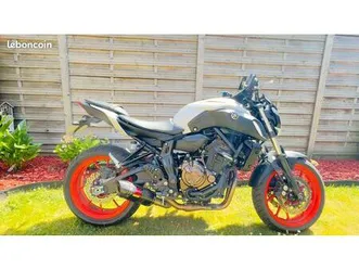 yamaha mt-07 a2 2019 - équipée et prête à rouler, faible kilométrage