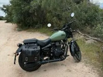 royal enfield 350 custom fume con borse