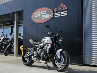 2022 triumph trident 660 crystal white