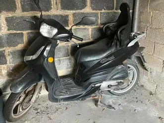 ② scooter peugeot tweet 2013