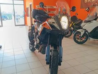 ktm 1050 adventure con bauletto givi