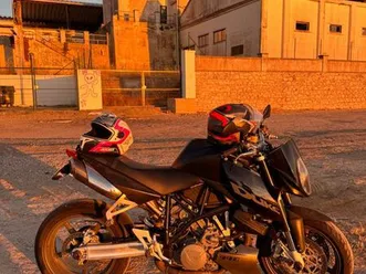 ktm superduke 990 com poucos kms pneus novos alhos vedros