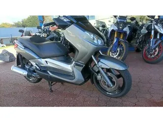 yamaha x-max 250