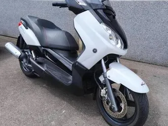 ② scooter yamaha xmax125