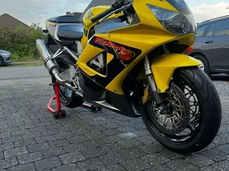 ② honda fireblade cbr900rr