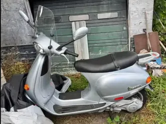 2005 silver vespa