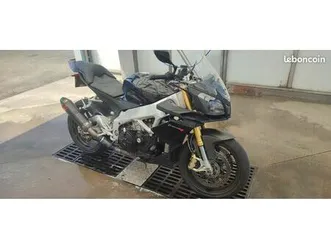 aprilia tuono v4