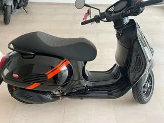 vespa 300 gts sondermodel sei giorni . nur 470 km