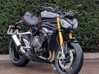 triumph speed triple 1200 rs