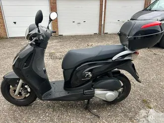 ② scooter honda ps125i