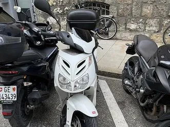 aprilia sportcity 300