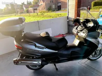 suzuki-burgman-650-executive-abs-avec-selle-chauffante-et-poignees-chauffantes-peu-de-kms